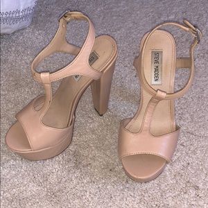 nude pumps